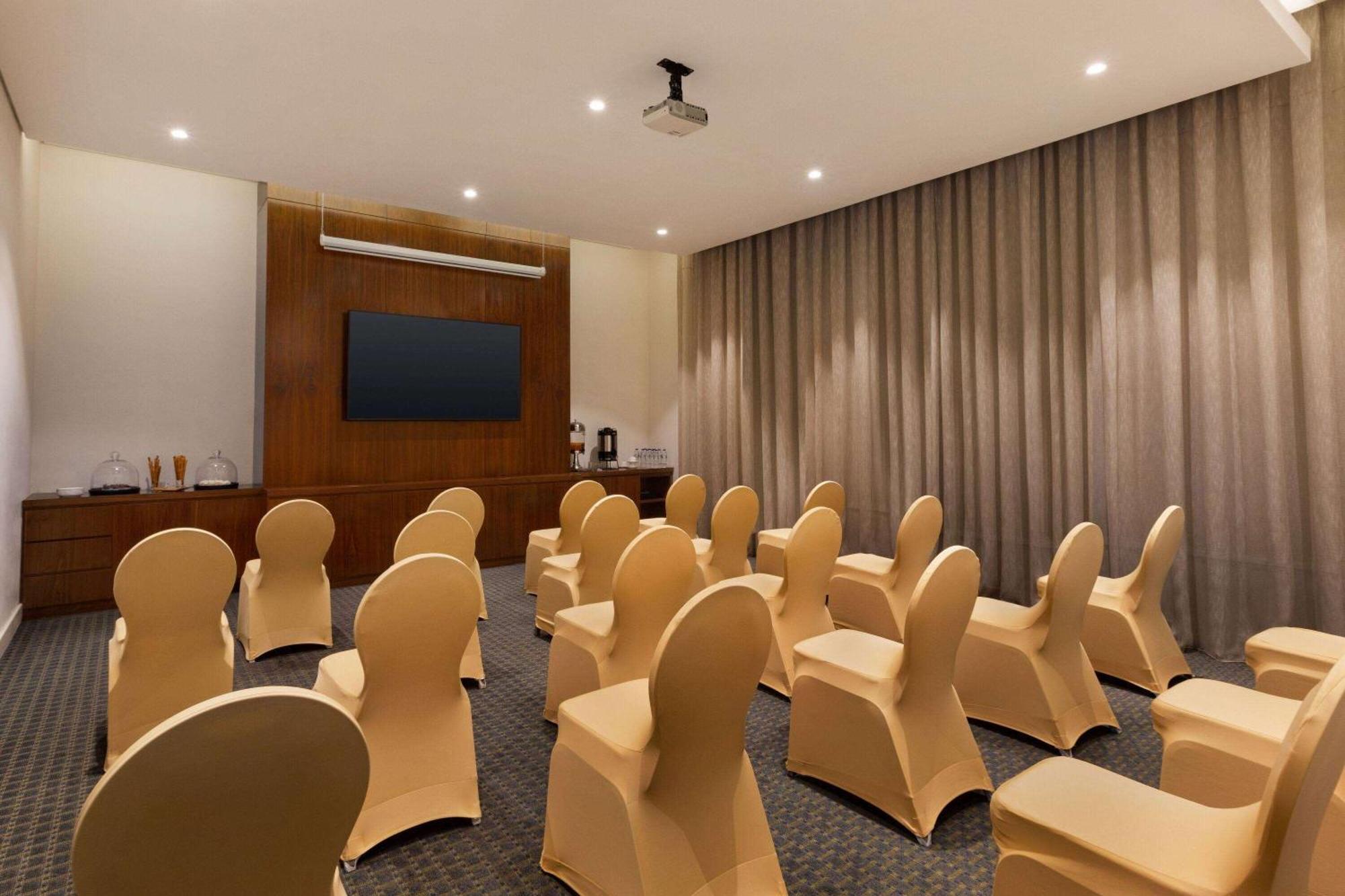 מלון Ramada By Wyndham Dubai Barsha Heights מראה חיצוני תמונה