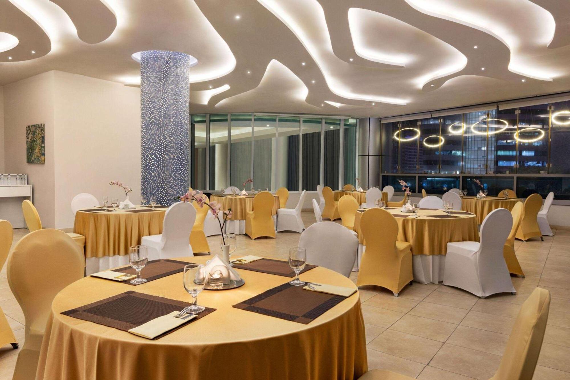 מלון Ramada By Wyndham Dubai Barsha Heights מראה חיצוני תמונה