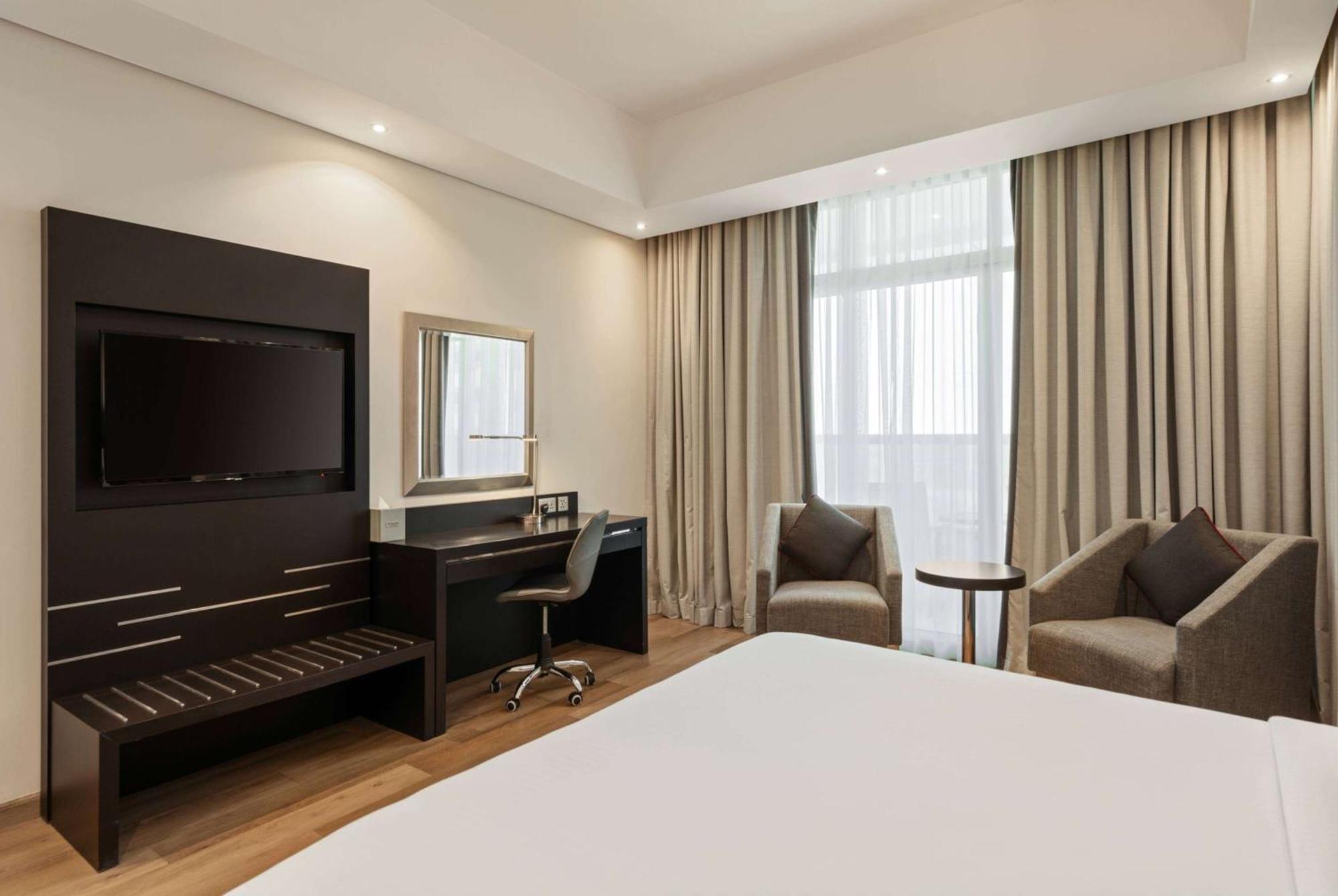 מלון Ramada By Wyndham Dubai Barsha Heights מראה חיצוני תמונה